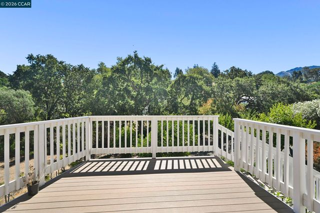 864 Coachman Pl, Clayton, CA 94517