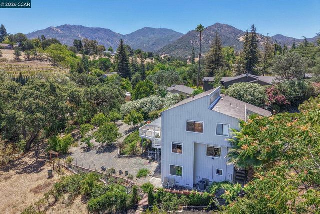 864 Coachman Pl, Clayton, CA 94517