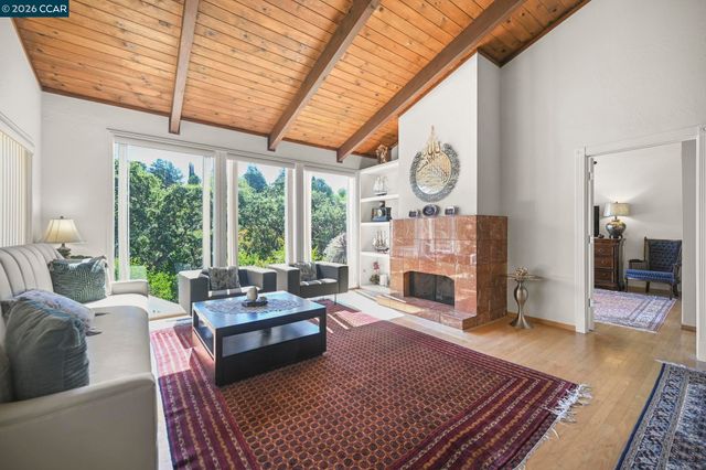 864 Coachman Pl, Clayton, CA 94517