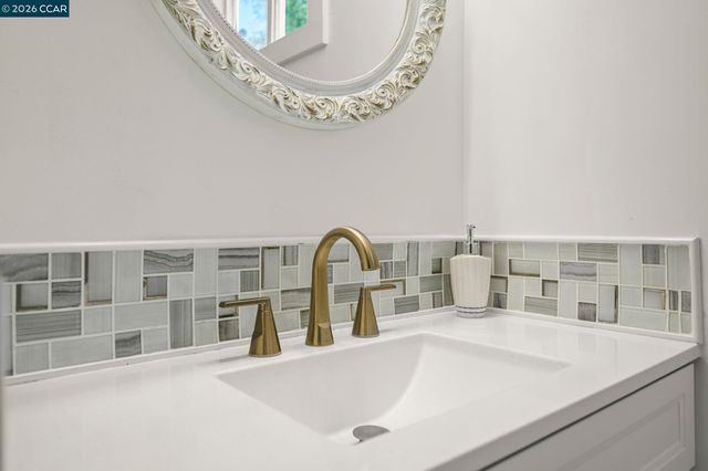 864 Coachman Pl, Clayton, CA 94517