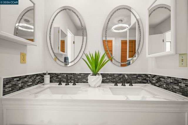 864 Coachman Pl, Clayton, CA 94517