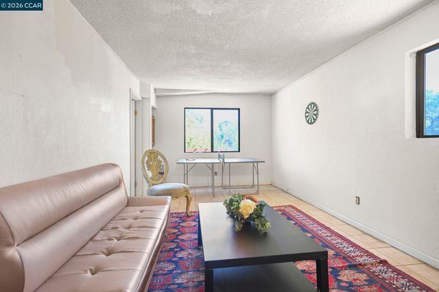 864 Coachman Pl, Clayton, CA 94517
