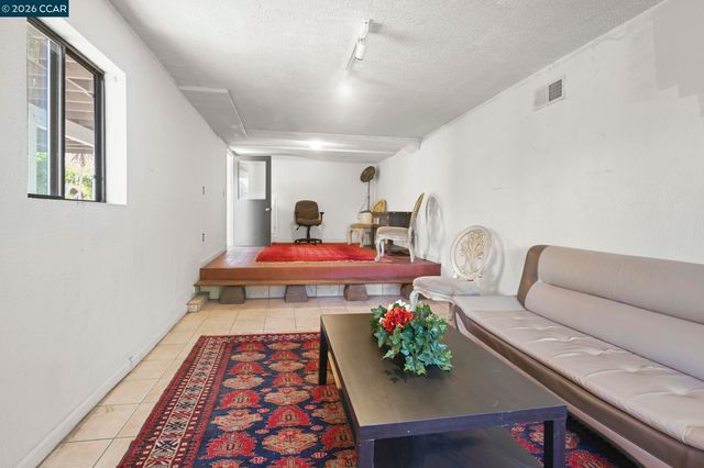 864 Coachman Pl, Clayton, CA 94517