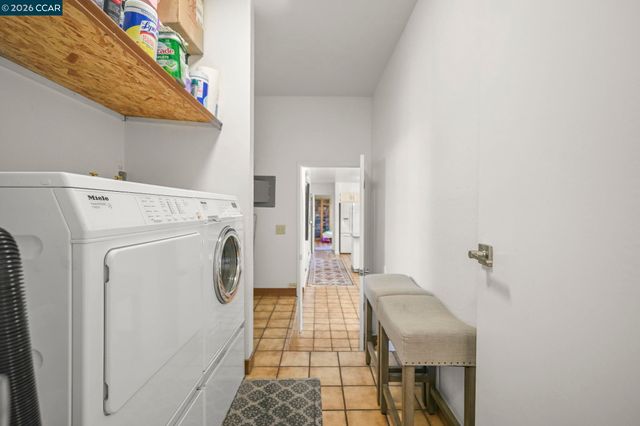 864 Coachman Pl, Clayton, CA 94517