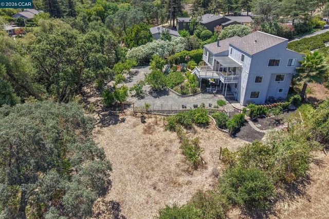 864 Coachman Pl, Clayton, CA 94517