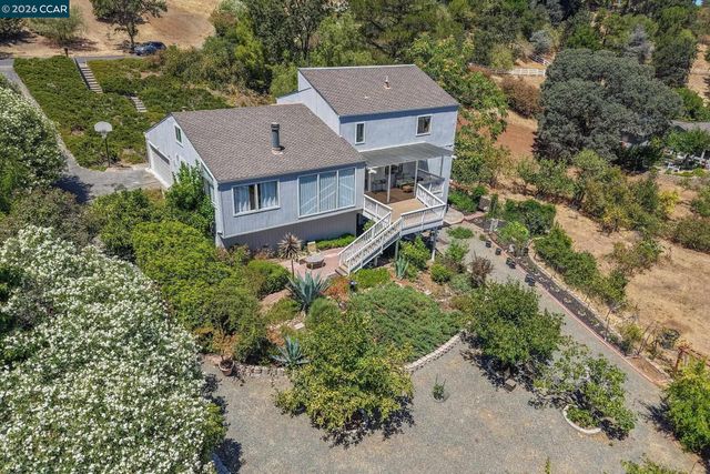 864 Coachman Pl, Clayton, CA 94517