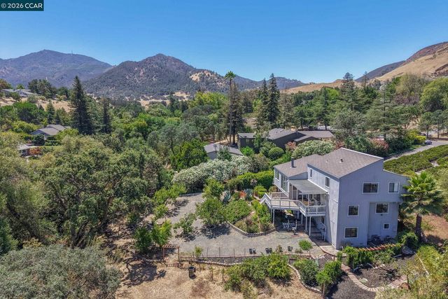 864 Coachman Pl, Clayton, CA 94517
