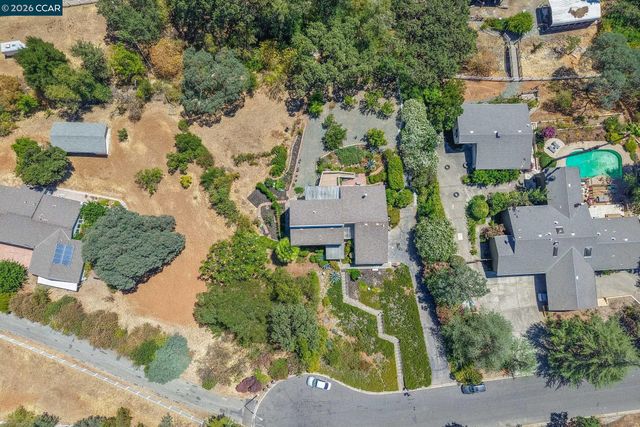 864 Coachman Pl, Clayton, CA 94517