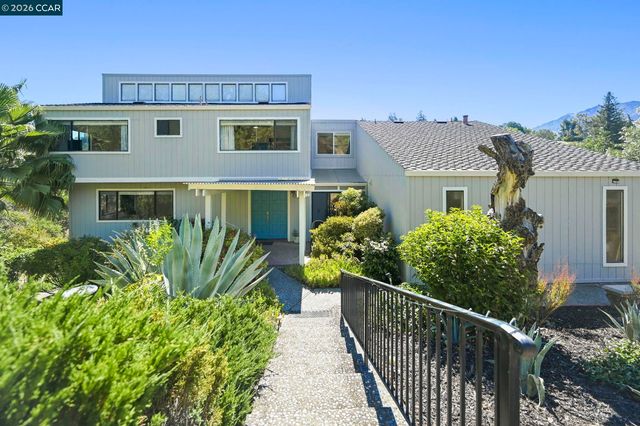 864 Coachman Pl, Clayton, CA 94517
