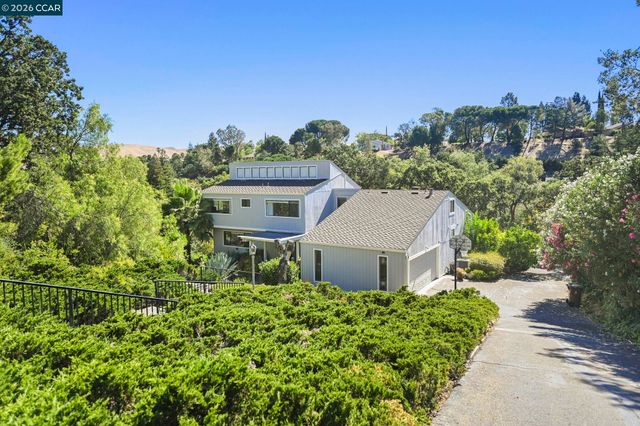 864 Coachman Pl, Clayton, CA 94517