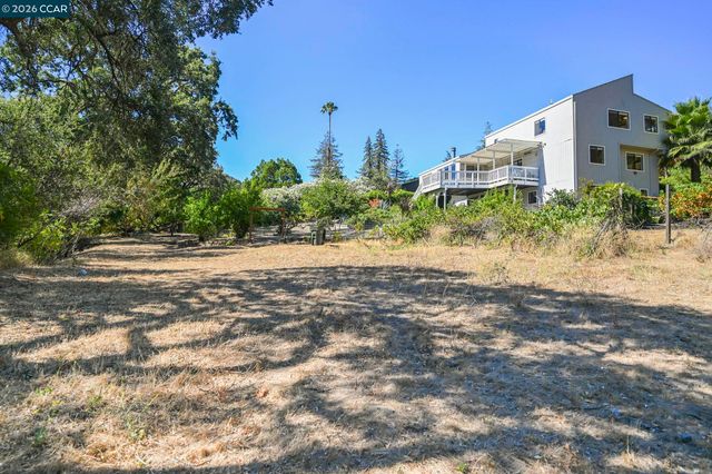 864 Coachman Pl, Clayton, CA 94517