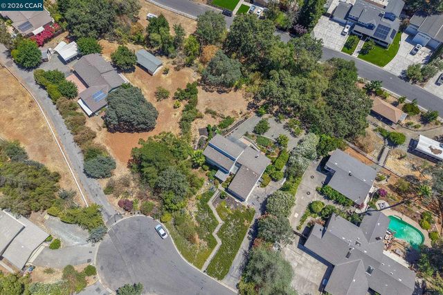864 Coachman Pl, Clayton, CA 94517