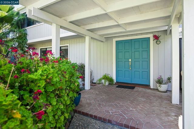 864 Coachman Pl, Clayton, CA 94517