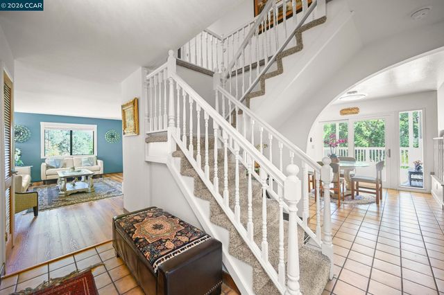 864 Coachman Pl, Clayton, CA 94517