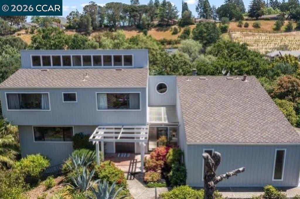 864 Coachman Pl, Clayton, CA 94517