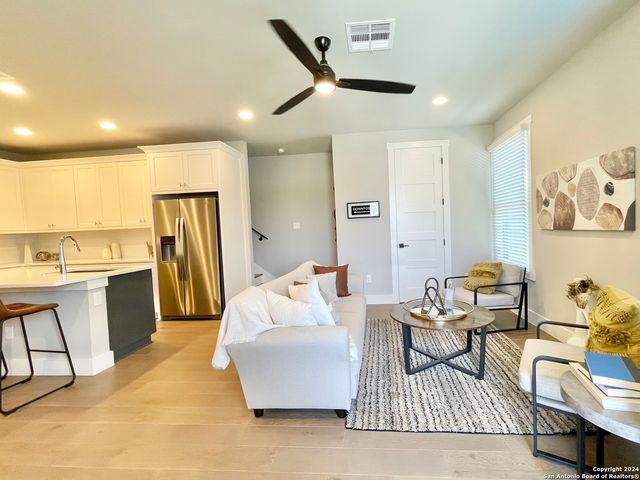 311 E Evergreen St Bldg 19, San Antonio, TX 78212
