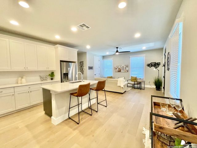 311 E Evergreen St Bldg 19, San Antonio, TX 78212