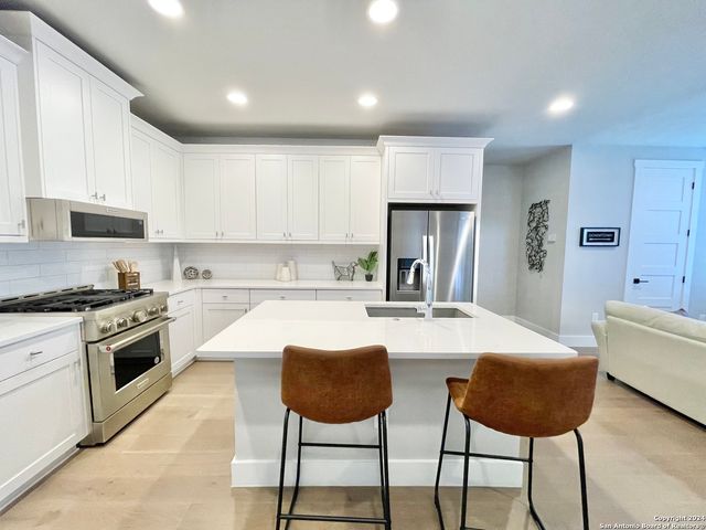 311 E Evergreen St Bldg 19, San Antonio, TX 78212