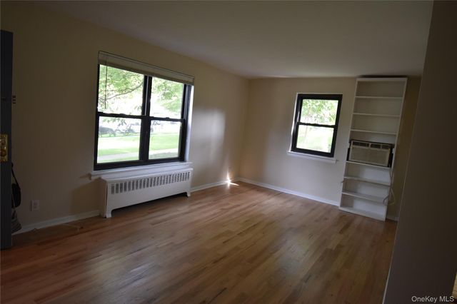 23 West Mill Drive 9A, Great Neck, NY 11021