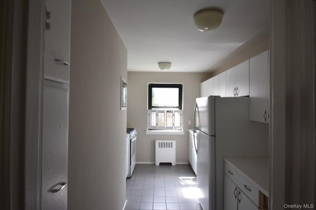 23 West Mill Drive 9A, Great Neck, NY 11021