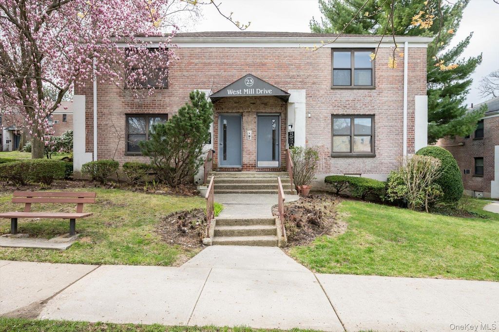 23 West Mill Drive 9A, Great Neck, NY 11021