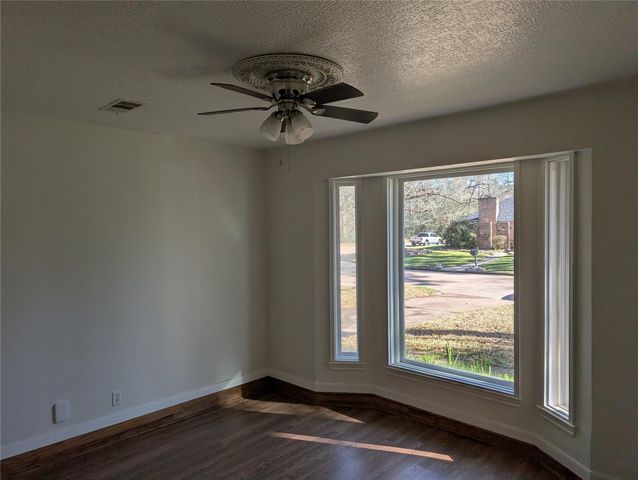 2055 Riverlawn, Houston, TX 77339