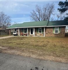 402 Damon Street, Dexter, MO 63841