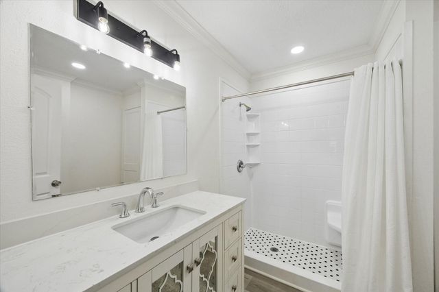 1079 Redfish Street, Bayou Vista, TX 77563