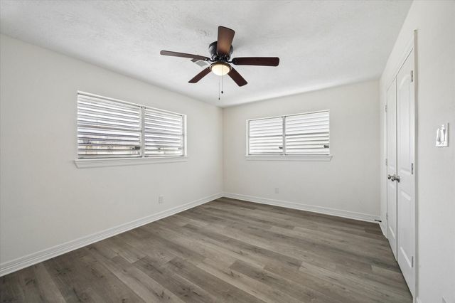 1079 Redfish Street, Bayou Vista, TX 77563