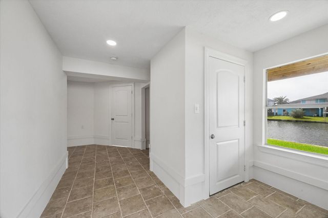 1079 Redfish Street, Bayou Vista, TX 77563