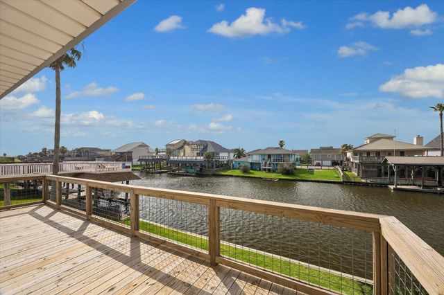 1079 Redfish Street, Bayou Vista, TX 77563
