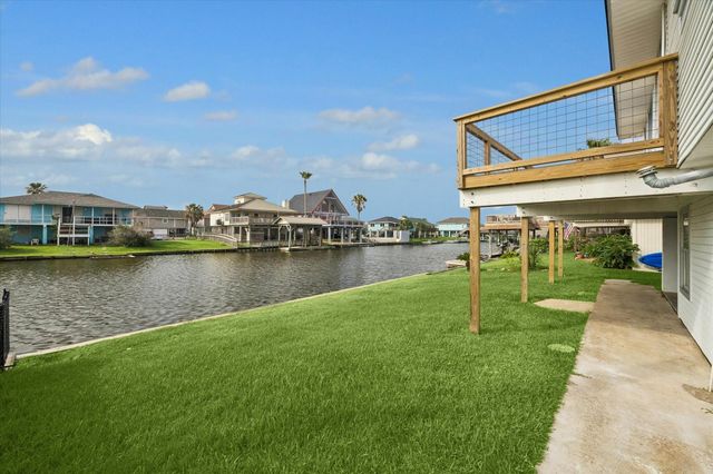 1079 Redfish Street, Bayou Vista, TX 77563