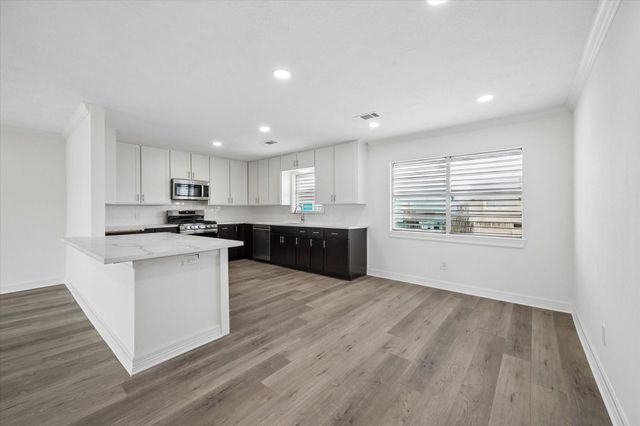 1079 Redfish Street, Bayou Vista, TX 77563