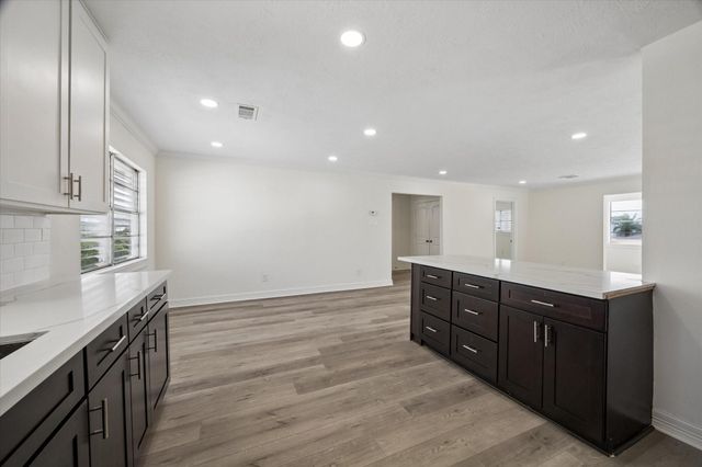 1079 Redfish Street, Bayou Vista, TX 77563