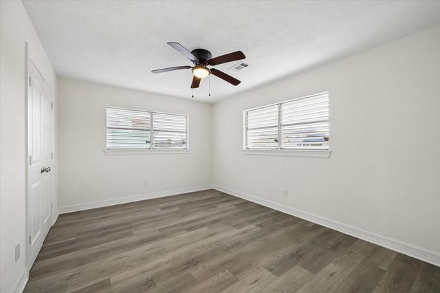 1079 Redfish Street, Bayou Vista, TX 77563