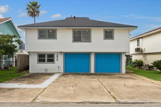 1079 Redfish Street, Bayou Vista, TX 77563