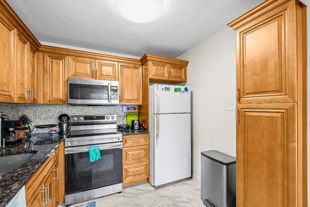 Image 11 of property listing at 184 Flanders D, Delray Beach, FL 33484