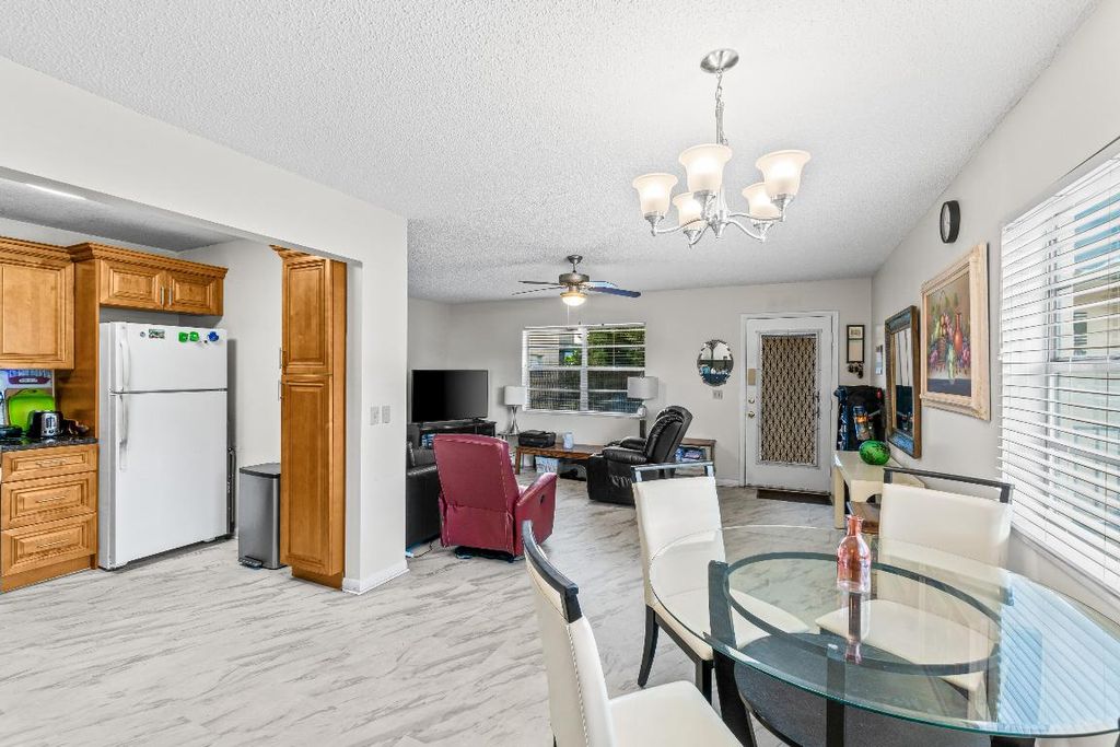 Image 12 of property listing at 184 Flanders D, Delray Beach, FL 33484