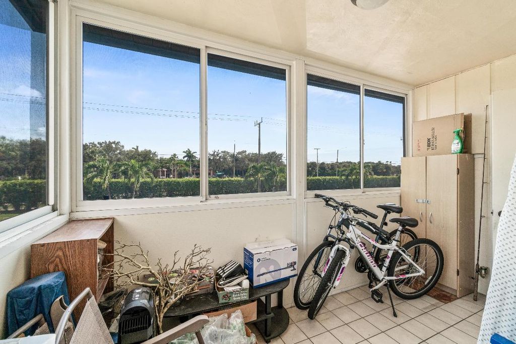 Image 18 of property listing at 184 Flanders D, Delray Beach, FL 33484