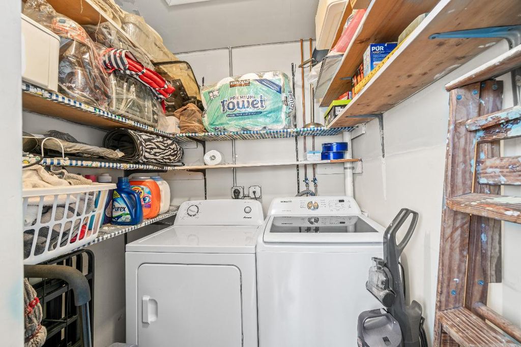 Image 19 of property listing at 184 Flanders D, Delray Beach, FL 33484