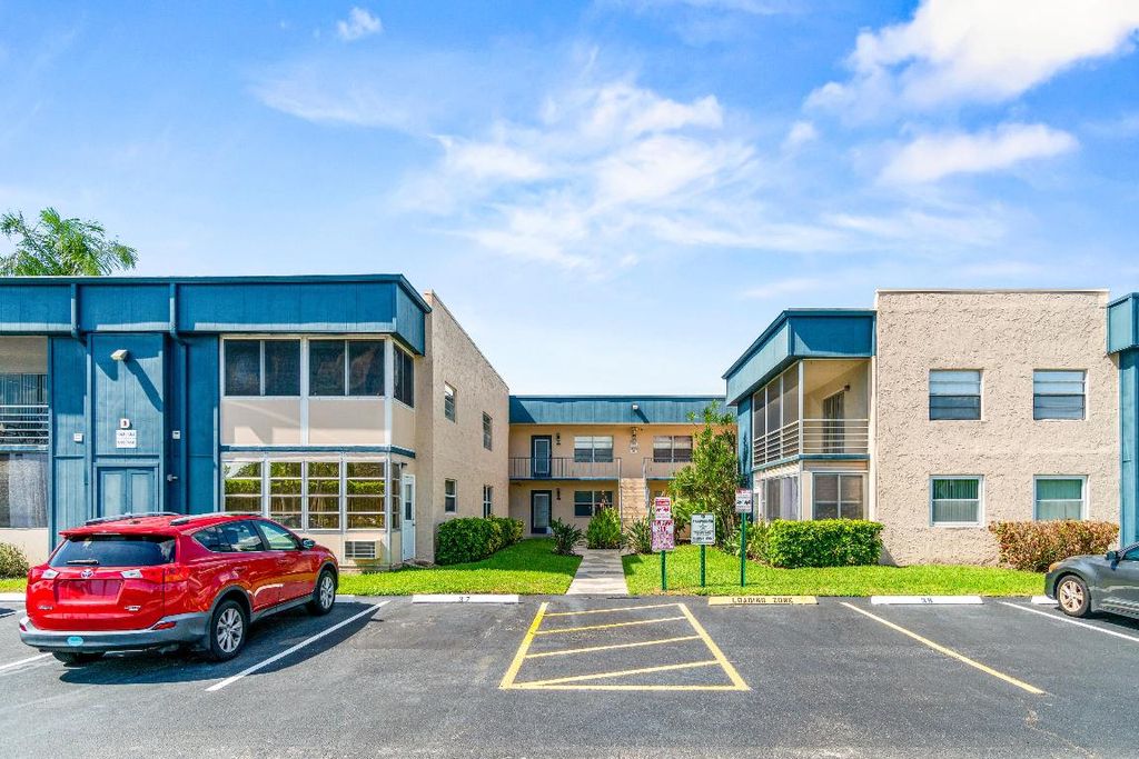 Image 21 of property listing at 184 Flanders D, Delray Beach, FL 33484