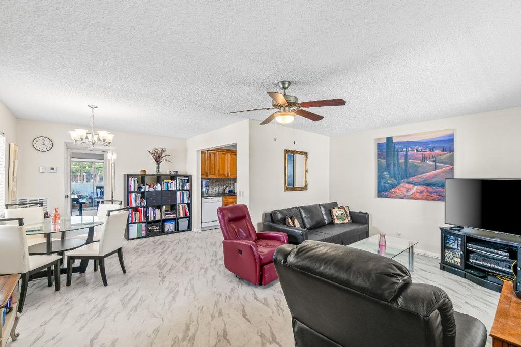 Image 4 of property listing at 184 Flanders D, Delray Beach, FL 33484