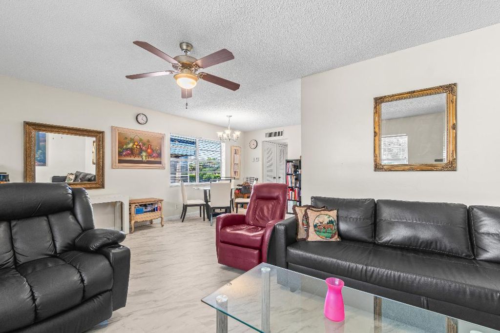 Image 5 of property listing at 184 Flanders D, Delray Beach, FL 33484