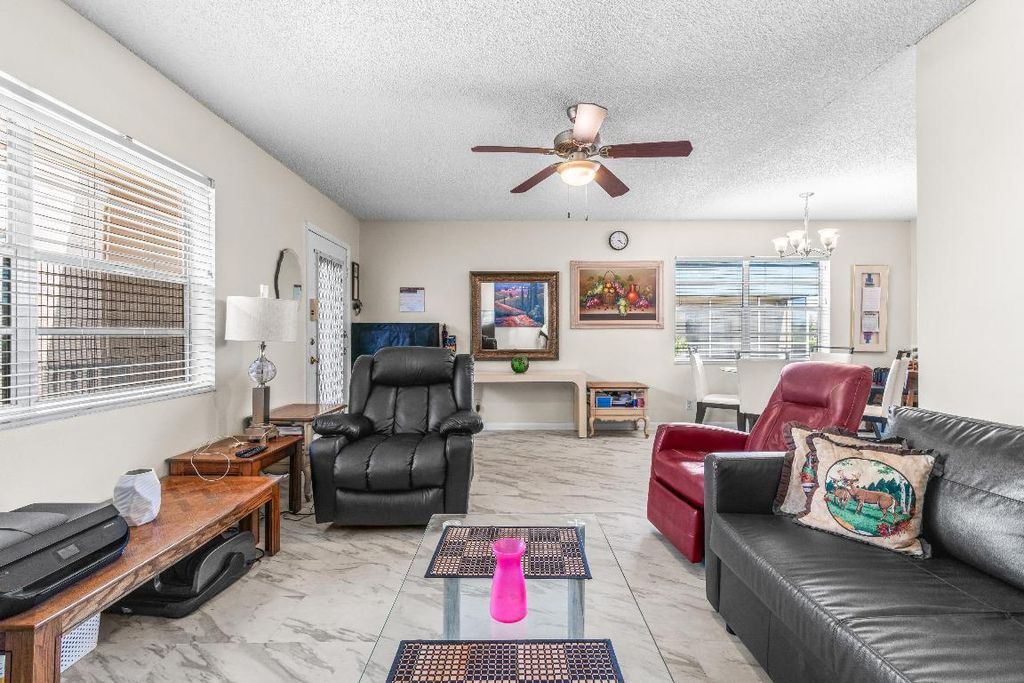 Image 7 of property listing at 184 Flanders D, Delray Beach, FL 33484