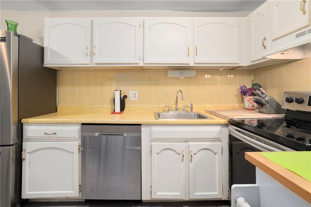 1190 Charles Street 18, North Providence, RI 02904