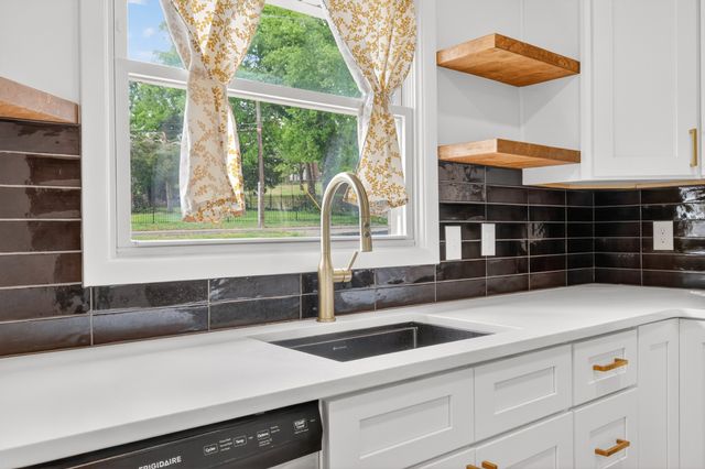 1413 Porter Rd, Nashville, TN 37206