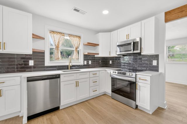 1413 Porter Rd, Nashville, TN 37206