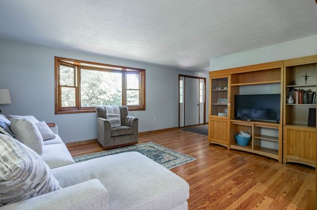 41 Lund Drive, Hudson, NH 03051