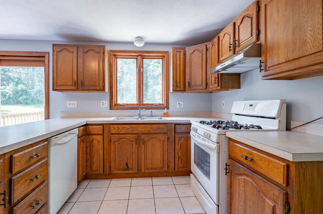 41 Lund Drive, Hudson, NH 03051