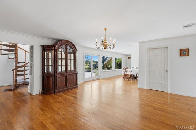 282 Belvedere Drive, Oakdale, NY 11769